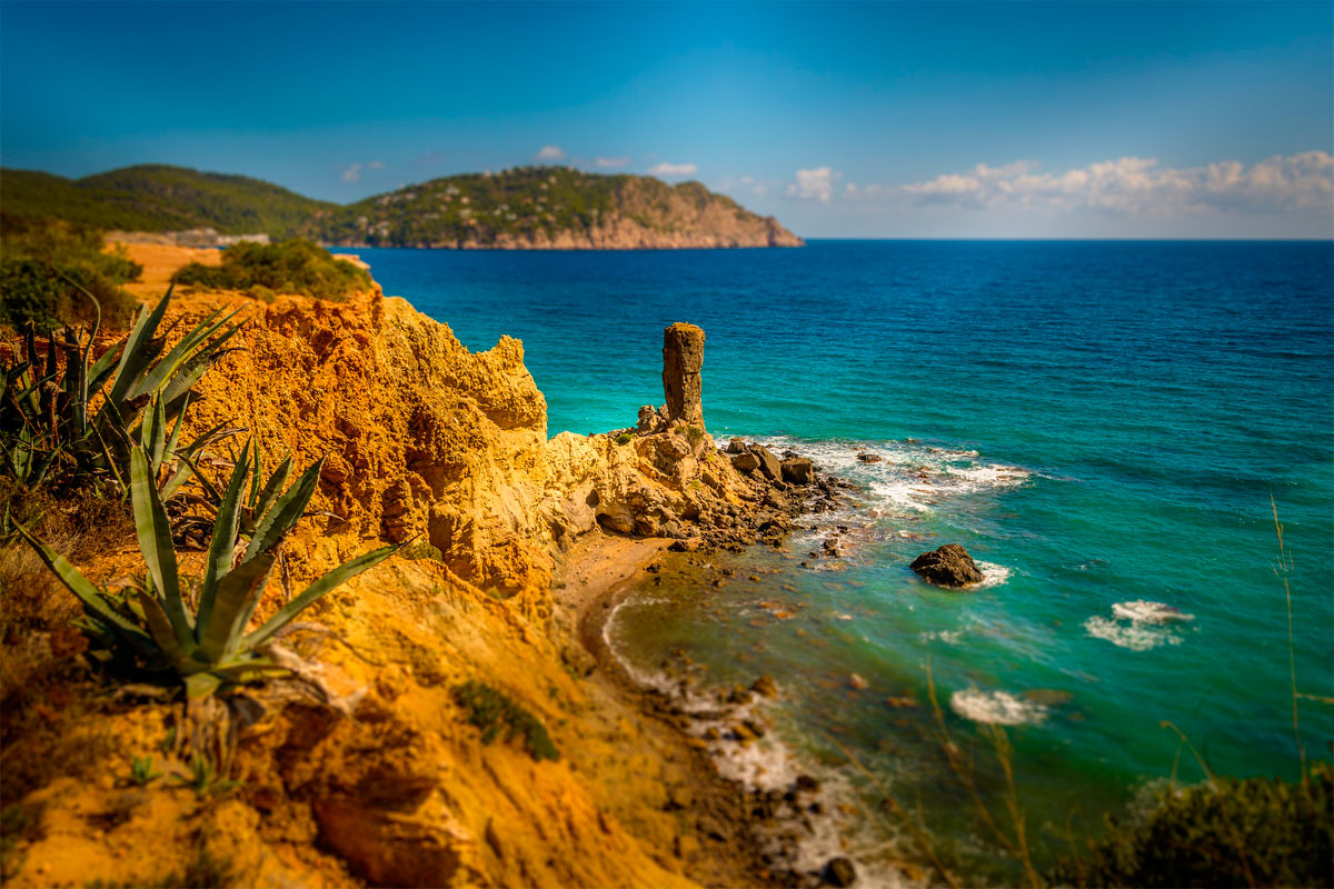 Ibiza es mucho más que fiestas interminables y música alta