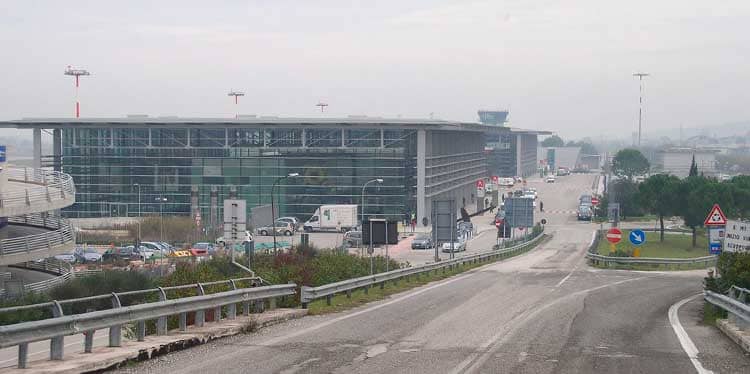 Alquiler de coches en Ancona Aeropuerto - BCO