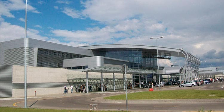 Alquiler de coches en Poznan Aeropuerto - BCO